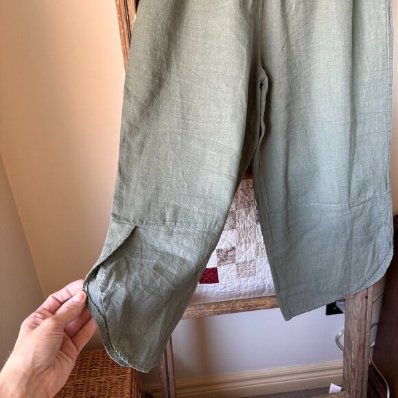 Bellambia Linen Blend Capris - Picture 2 of 8